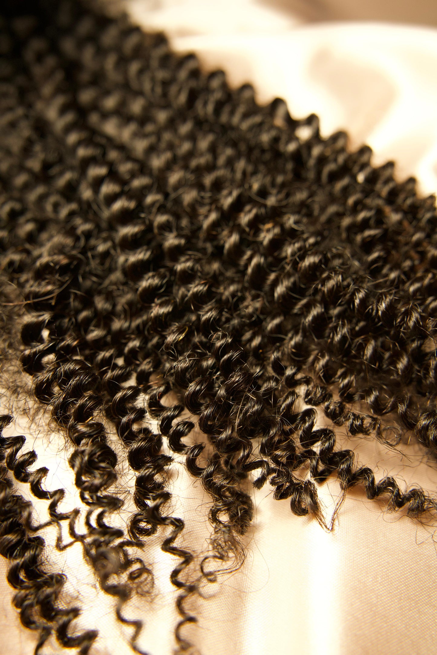 KINKY CURLY
